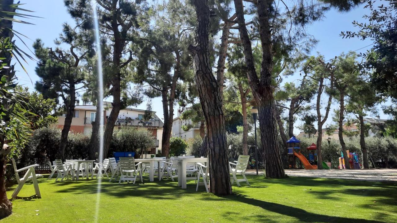 Hotel Pineta San Benedetto del Tronto Extérieur photo